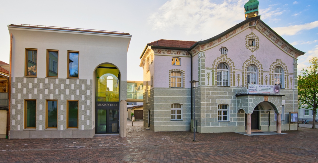Der Erweiterungsbau mit Glasübergang